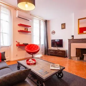https://lentrecasteaux.fr-provencehotel.com